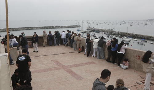 Vecinos y cadetes de La Punta se refugian en punto seguro tras alerta de tsunami