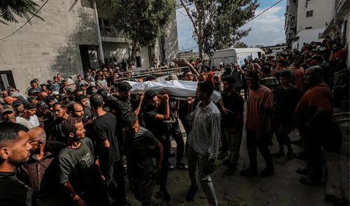 Decenas de personas murieron en Gaza mientras buscaban recibir ayuda humanitaria. Decenas de personas murieron en Gaza mientras buscaban recibir ayuda humanitaria.