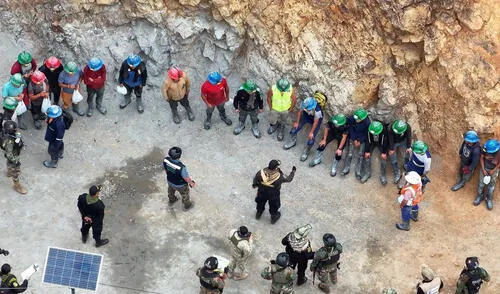 Las fuerzas del orden intervinieron a 23 mineros ilegales en Los Alisos, distrito de Pataz. Las fuerzas del orden intervinieron a 23 mineros ilegales en Los Alisos, distrito de Pataz.