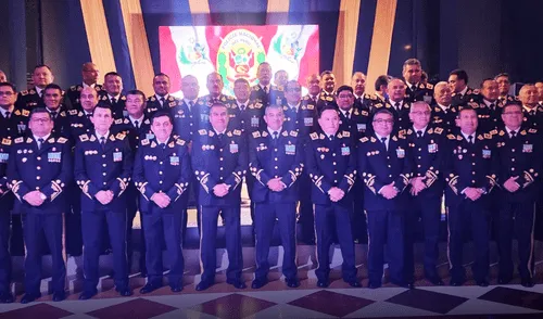 Sin autorización. Los asistentes a la fiesta en Villa Cosentino, Chorrillos, encabezados por el comandante general Víctor Zanabria Angulo. El ministro del Interior dijo que no estaba enterado. Sin autorización. Los asistentes a la fiesta en Villa Cosentino, Chorrillos, encabezados por el comandante general Víctor Zanabria Angulo. El ministro del Interior dijo que no estaba enterado.