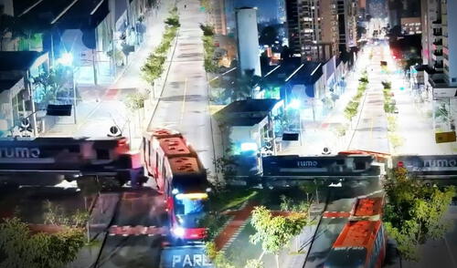 El impactante video muestra como un tren atraviesa a un bus lleno de pasajeros en Brasil