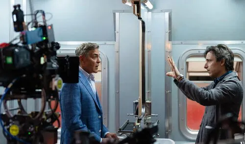 Clooney junto con el director Noah Baumbach.