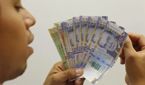 La resolución se basa en el Convenio Colectivo firmado entre el gobierno y las centrales sindicales, que establece un bono de S/ 100. Foto: David Huamani/La República Sector público