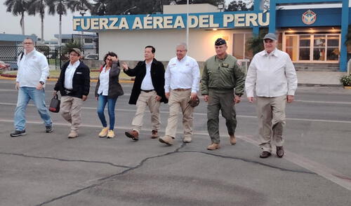 El primer ministro, Eduardo Arana, y ministros llegan a isla Santa Rosa. Foto: PCM. El primer ministro, Eduardo Arana, y ministros llegan a isla Santa Rosa.