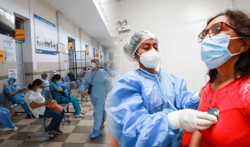 Hospitales en el Perú no pueden abastecer a todos sus pacientes. Foto: composición LR