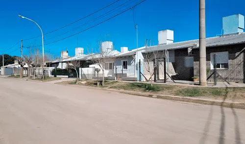 Mujer rescatada en Argentina habría sido encerrada por su esposo e hija por 20 años. Mujer rescatada en Argentina habría sido encerrada por su esposo e hija por 20 años.