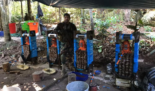 Narcolaboratorio hallado en la selva del Vraem. Narcolaboratorio hallado en la selva del Vraem.