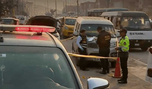 Chofer de la unidad se ocultó tras su vehículo para sobrevivir a los más de 10 disparos contra su unidad.