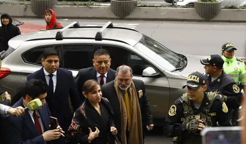 Patricia Benavides llegó a la Fiscalía con un fuerte resguardo policial. Foto: Sebastián Blanco/URPI-LR Patricia Benavides acudió a la Fiscalía con un fuerte resguardo policial. Foto: Sebastián Blanco/URPI-LR