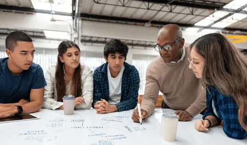 Las empresas se están adaptando a las herramientas de inteligencia artificial. Foto: UNIR