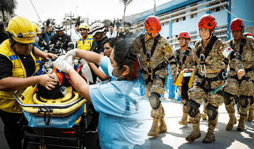 El simulacro evaluará los protocolos de evacuación, puntos de encuentro y rutas seguras ante un sismo. Foto: Gerson Cardoso/LR/Andina