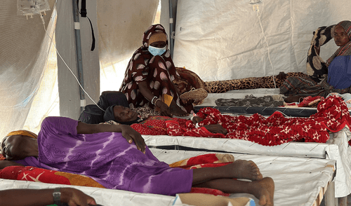 Según Médicos Sin Fronteras, la crisis de cólera en Sudán se acrecentó debido a la falta de acceso de agua potable. Según Médicos Sin Fronteras, la crisis de cólera en Sudán se acrecentó debido a la falta de acceso de agua potable.