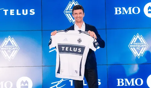 Thomas Müller poso con la camiseta de Vancouver. Foto: Vancouver Whitecaps