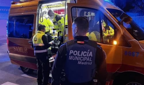 La policía municipal de Madrid analiza navajas abandonadas y grabaciones de cámaras de seguridad en la zona.