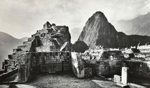 "Altar" (1938). Imagen: Archivo Chambi.