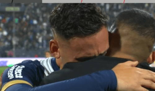 Kevin Quevedo interrumpe entrevista a Erick Noriega para abrazarlo tras jugar su último partido en Alianza Lima