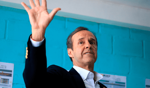 Jorge 'Tuto' Quiroga fue el último candidato en emitir su voto en las elecciones bolivianas.