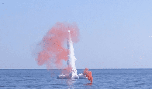 Rusia lanza misiles al mar de Japón en medio de tensiones regionales mientras Tokio evalúa su rol en la seguridad de Ucrania