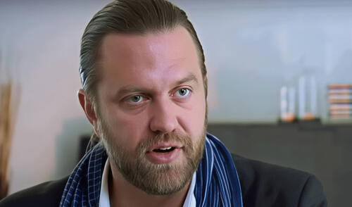 Carl Rinsch enfrenta acusaciones de fraude y lavado de dinero que podrían costarle hasta 50 años de prisión. Carl Rinsch enfrenta acusaciones de fraude y lavado de dinero que podrían costarle hasta 50 años de prisión.