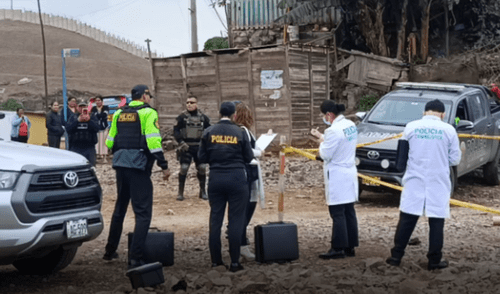 Vecinos alertaron a la Policía Nacional del Perú sobre el avistamiento del cuerpo del hombre, que traía un polo negro y jeans. Vecinos alertaron a la Policía Nacional del Perú sobre el avistamiento del cuerpo del hombre, que traía un polo negro y jeans.