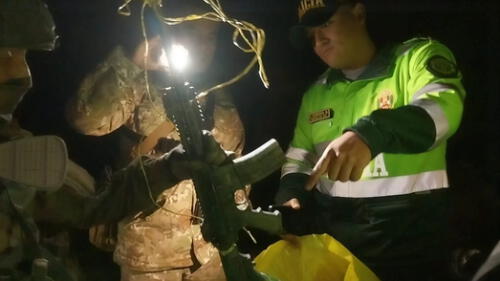 Armamento incautado a parqueros en bocamina de Pataz. Armamento incautado a parqueros en bocamina de Pataz.