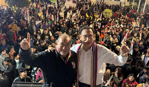 Mario Vizcarra acompaña a Martín Vizcarra en un evento de campaña | Foto: Difusión. Mario Vizcarra acompaña a Martín Vizcarra en un evento de campaña