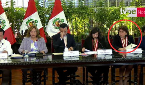 Espinoza se encontraba a solo dos asientos de la mandataria. Foto: captura de pantalla/TV Perú delia espinoza