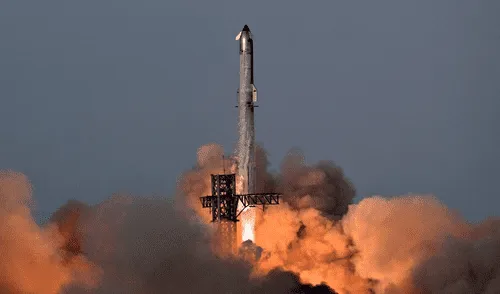 El megacohete Starship de SpaceX se lanza en su décimo vuelo de prueba.