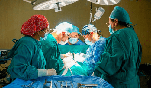 Los encargados de realizar esta operación fueron especialistas del INSN San Borja. Foto: Minsa