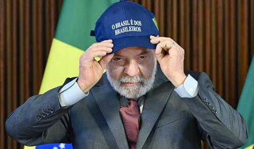 Lula da Silva se mostró con un gorro con la frase "Brasil es de los brasileños" Lula da Silva se mostró con un gorro con la frase "Brasil es de los brasileños"