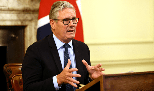 Keir Starmer mostró su rechazo al reciente ataque de Rusia a Ucrania que dejó 18 muertos.