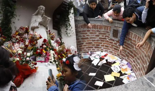 Fieles abarrotan basílica de Santa Rosa de Lima para rendir homenaje a la patrona de América