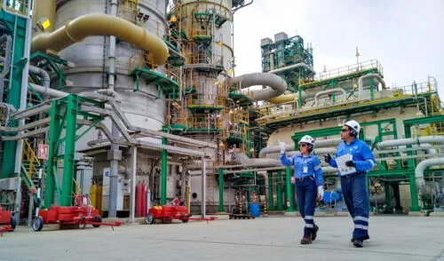 La carga inicial se ejecutó con éxito desde el Muelle de Carga Líquida N°1 de la Refinería de Talara. Foto: Andina Petroperú