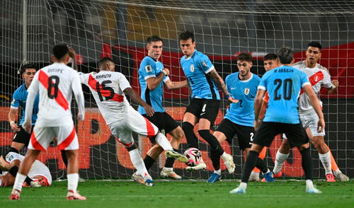 Uno de los dos triunfos que Perú logró en estas eliminatorias fue ante Uruguay. Foto: AFP