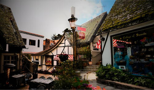 Carmel-by-the-Sea en California sorprende con sus casas de cuento de hadas. Carmel-by-the-Sea en California sorprende con sus casas de cuento de hadas.