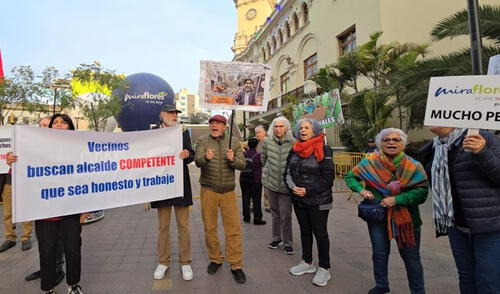 Residentes realizaron un plantón en el Óvalo de Miraflores por construcción de pileta cibernética en el lugar.