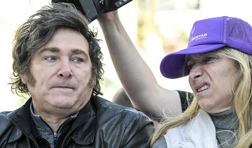 Fuerte revés para Javier Milei. La Libertad Avanza pierde frente a Fuerza Patria en elecciones en Buenos Aires. Foto: AFP Elecciones legislativas en Buenos Aires 2025, en vivo: LLA de Milei sufre derrota frente al peronismo, según resultados preliminares