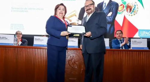Durante la ceremonia de entrega, el director del Conaed destacó la dedicación de la UPAO hacia la excelencia académica. Fuente: Difusión.