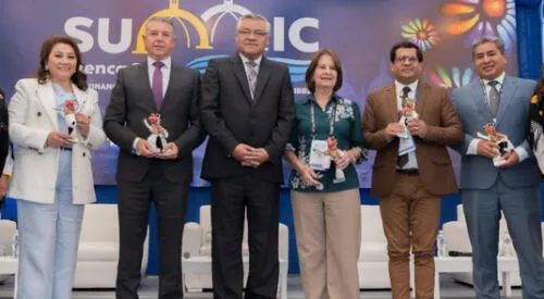 María Masache, Rolando Reaño, Jesús Arenas Carpio, María Hoyos, Jorge Solis, Vladimiro Vila (Presidente de la Fenacrep – Perú).