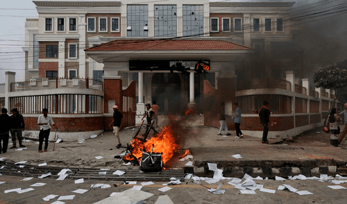 Las manifestaciones en Nepal van dejando 25 muertos y más de 500 heridos.