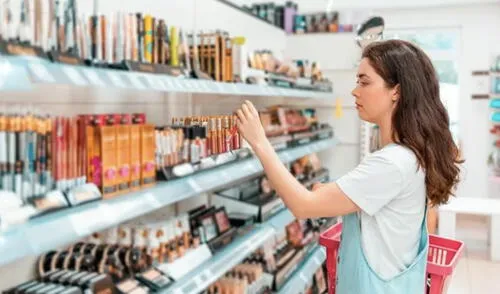 En los sectores C, D y E hay mayor penetración de maquillaje de origen asiático. En los sectores C, D y E hay mayor penetración de maquillaje de origen asiático.