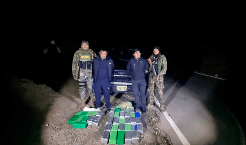 El agente antidrogas en el Vraem, el suboficial PNP Franco Mauricio Cuchuri (derecha), detenido por sus propios colegas con 40 kilos de cocaína en La Mar, Ayacucho. Foto: La República El agente antidrogas en el Vraem, el suboficial PNP Franco Mauricio Cuchuri (derecha), detenido por sus propios colegas con 40 kilos de cocaína en La Mar, Ayacucho. Foto: La República