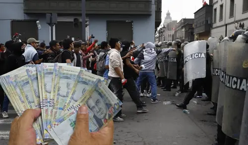 El sábado 13 de septiembre peruanos marcharon contra la reforma de la Ley de Pensiones y AFPs. Foto: composición/Sebastián Blanco Salazar URPI-LR/Andina El sábado 13 de septiembre peruanos marcharon contra la reforma de la Ley de Pensiones y AFPs