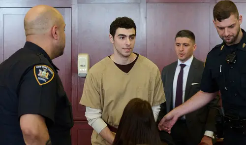 Luigi Mangione asistió recientemente a una audiencia judicial en Nueva York. Foto: AFP