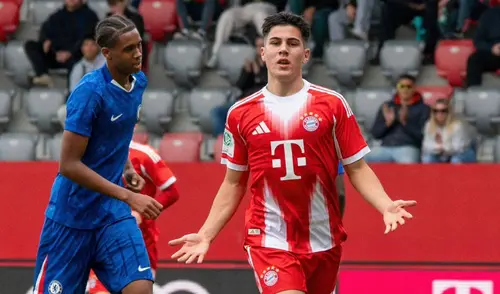 Felipe Chávez firma espectacular doblete contra Chelsea. Foto: ESPN Felipe Chávez firma espectacular doblete contra Chelsea. Foto