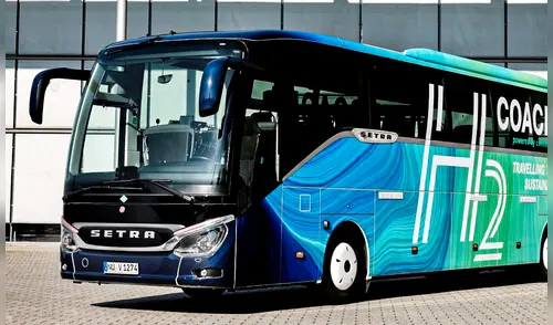 El gran autobús de lujo que mide más de 13 metros, pesa más de 24 toneladas y no necesita gasolina para funcionar