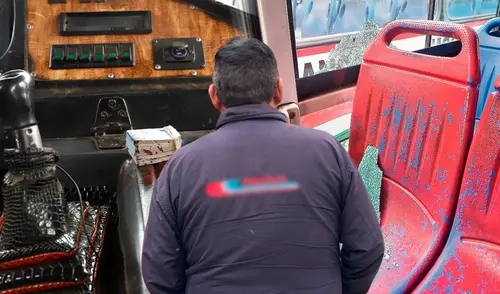 Empresas de transporte en Lima pagan hasta a siete bandas criminales a fin de tener "seguridad". Foto: Composición LR Empresas de transporte en Lima pagan hasta a siete bandas criminales a fin de tener "seguridad". Foto: Composición LR