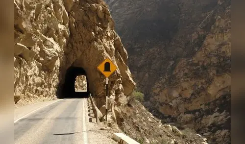 Esta carretera en Perú es una de las más peligrosas y extremas en Latinoamérica: tiene profundos abismos y antes fue una línea de ferrocarril EVAT abismo
