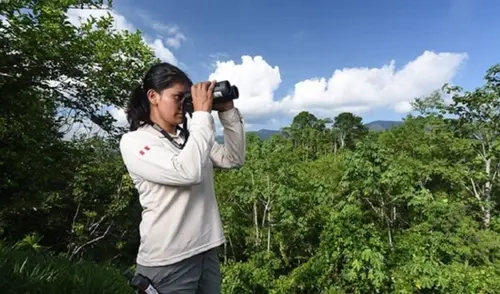 Los guardaparques son los encargados de vigilar, proteger y conservar las áreas naturales protegidas del Perú.