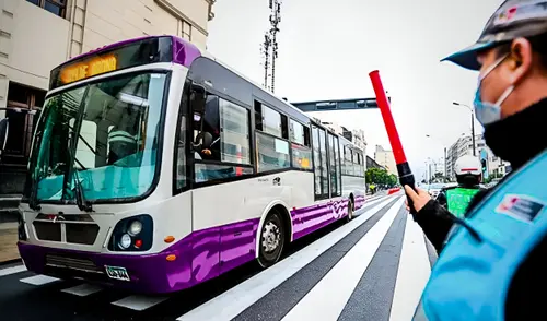 La Autoridad de Transporte Urbano (ATU) informó sobre desvíos temporales en los buses del Corredor Morado debido a protestas en la avenida Abancay, en Lima.